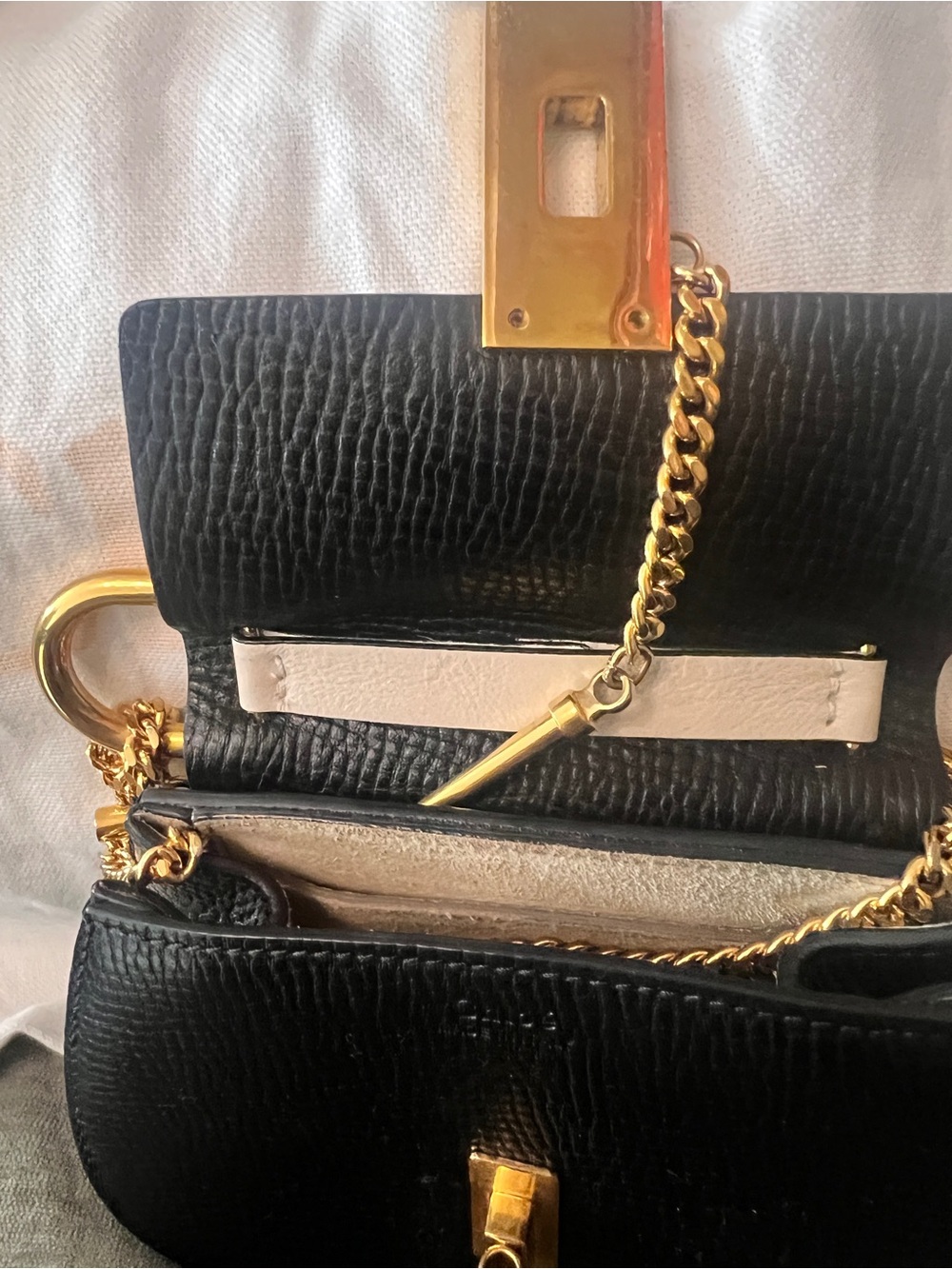 Chloé Two-Tone Saddle Crossbody in Black & Cream amazing condition clean inside - Picture 2 of 9
